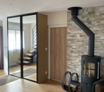 aménagement interieur dressing panneau miroir panneau chêne rustique